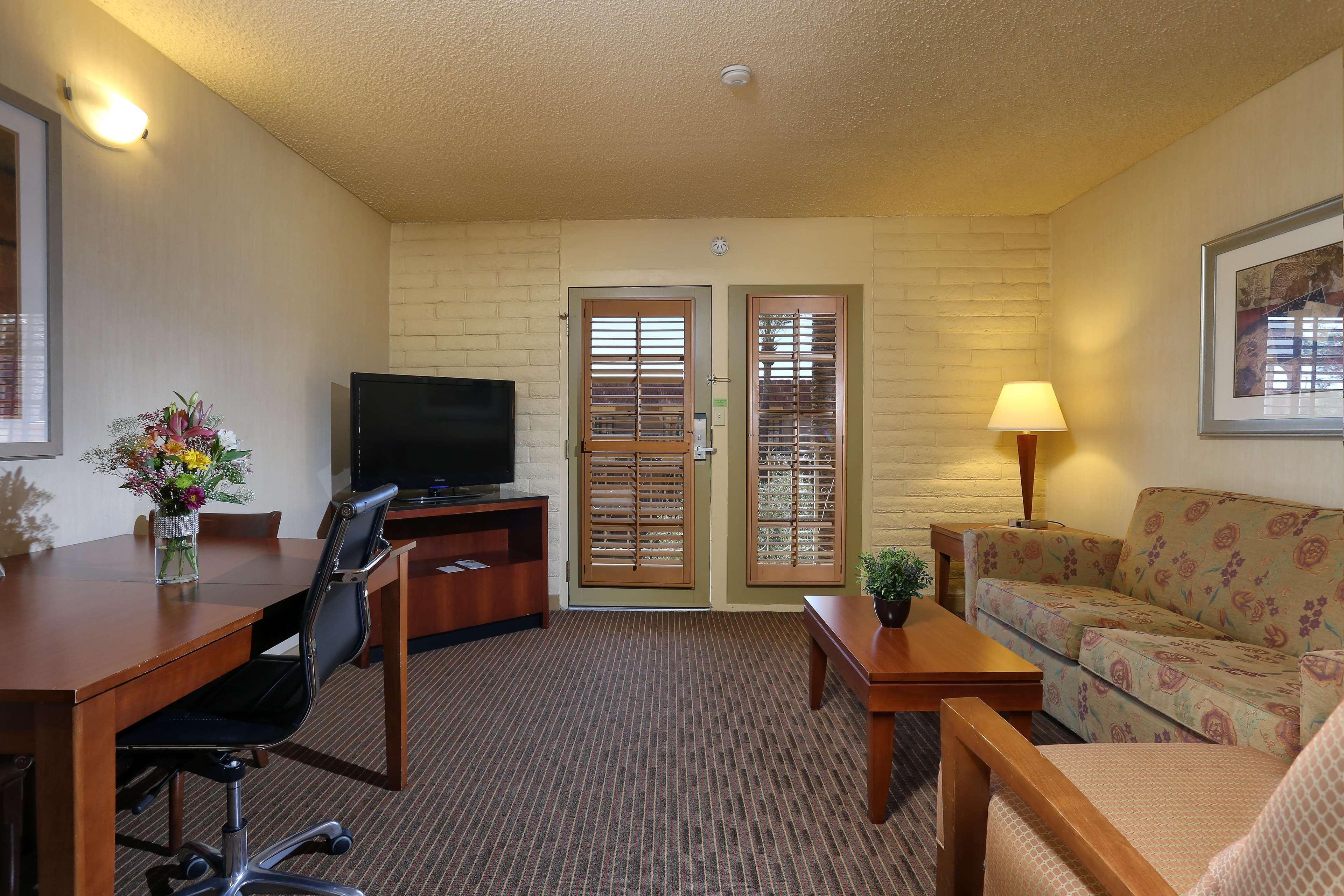 Doubletree Suites By Hilton Tucson Airport Exterior photo