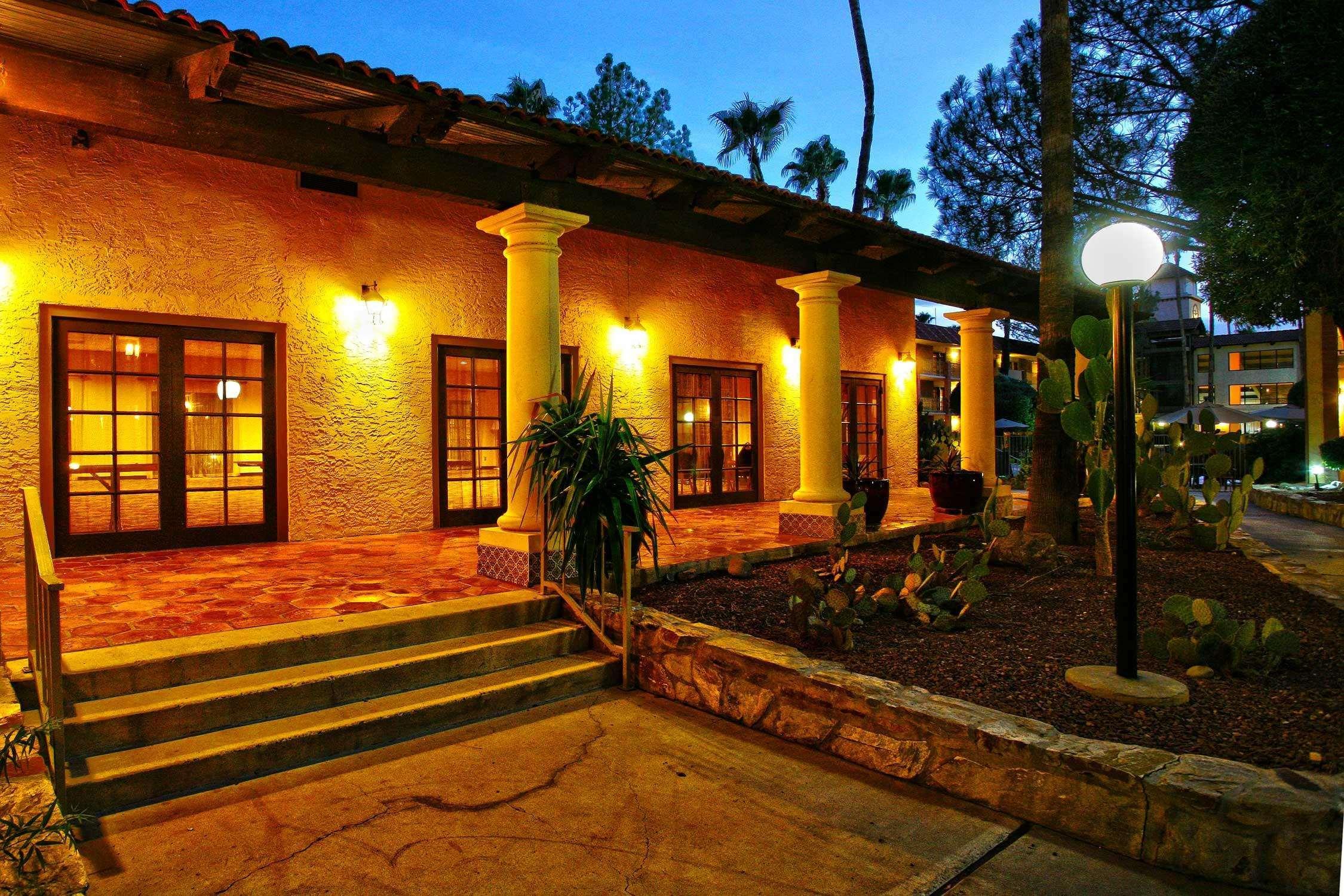 Doubletree Suites By Hilton Tucson Airport Exterior photo
