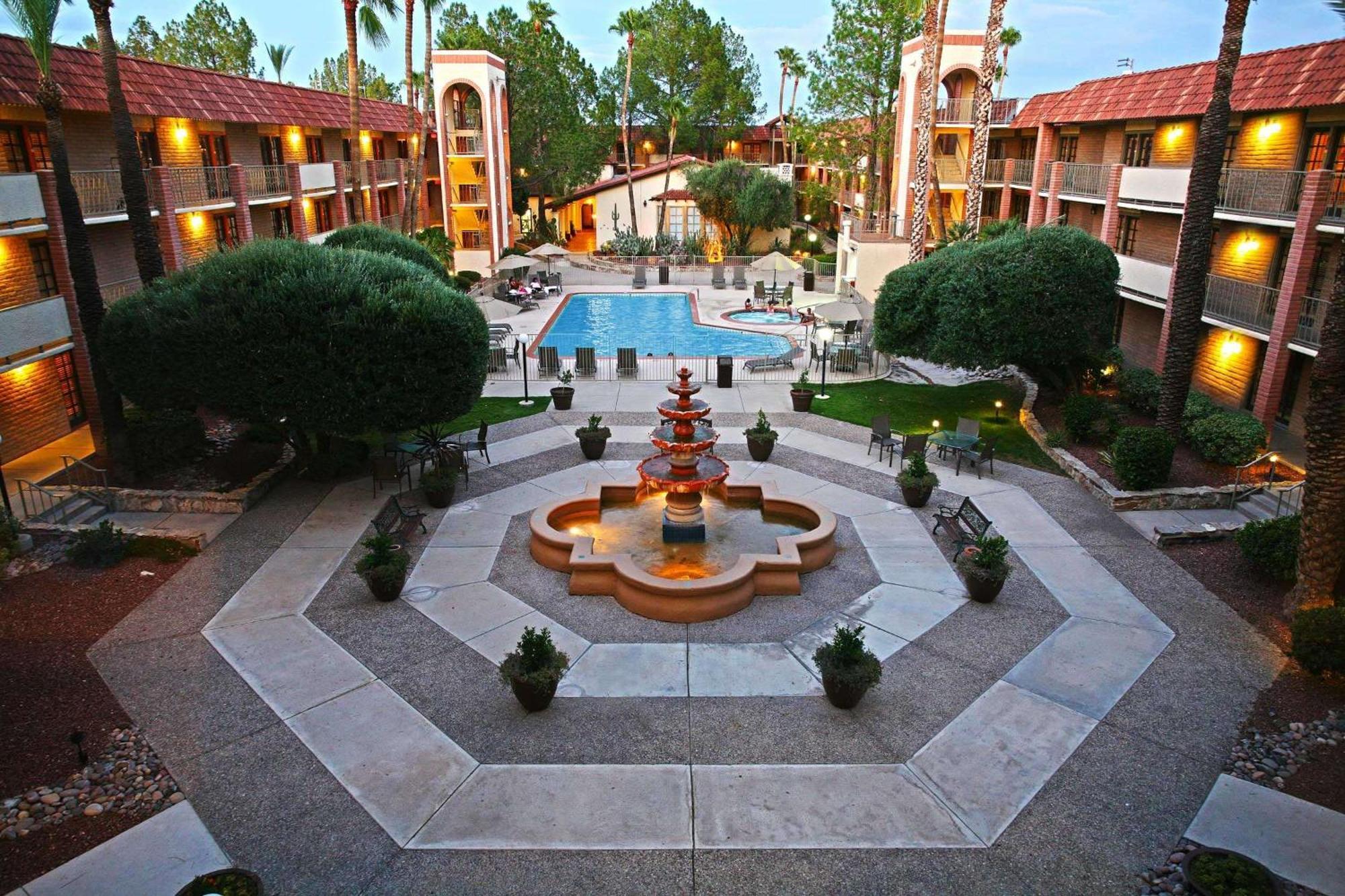 Doubletree Suites By Hilton Tucson Airport Exterior photo